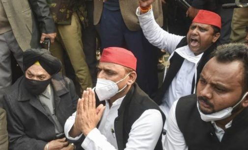 Akhilesh Yadav stopped from joining farmer protest, riot police outside house